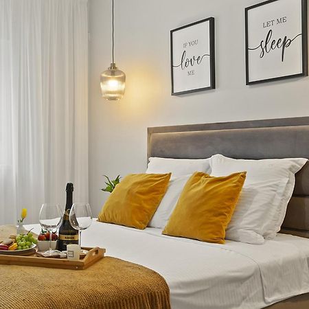 Mido Park Apartment With Private Parking & Self Check-In بوخارست المظهر الخارجي الصورة